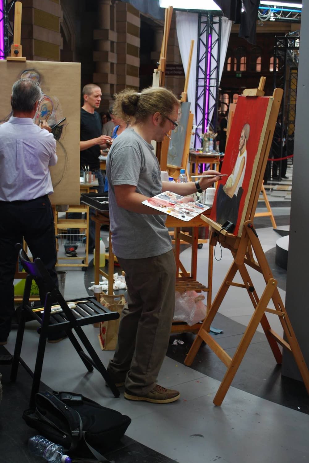 Daniel Murray painting at an easel at the Portrait Artist of the Year event